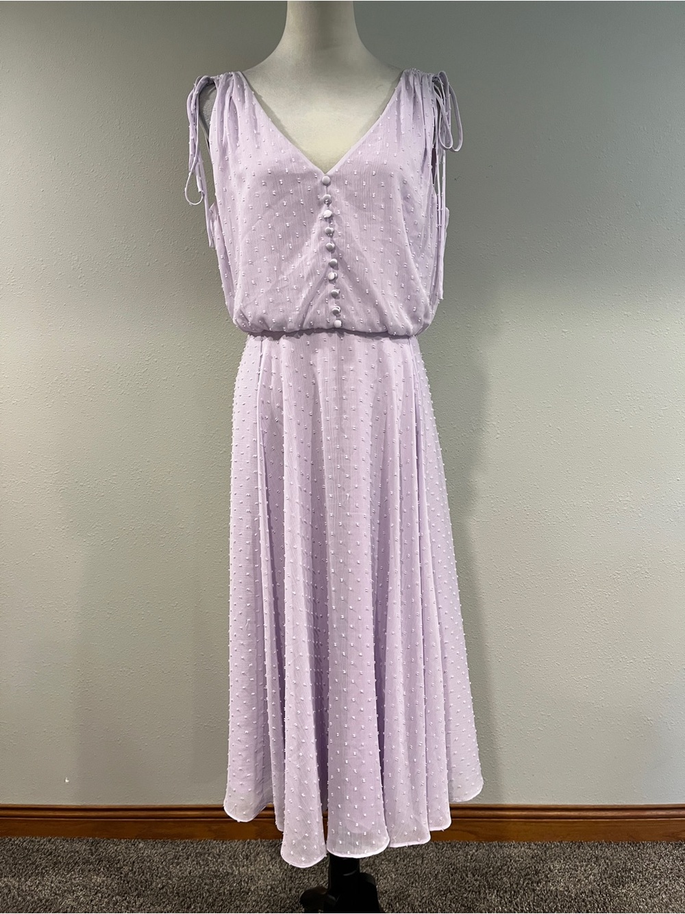 Gal meets glam Lavender Textured Hilary Midi Dress with Tie Shoulders size 6